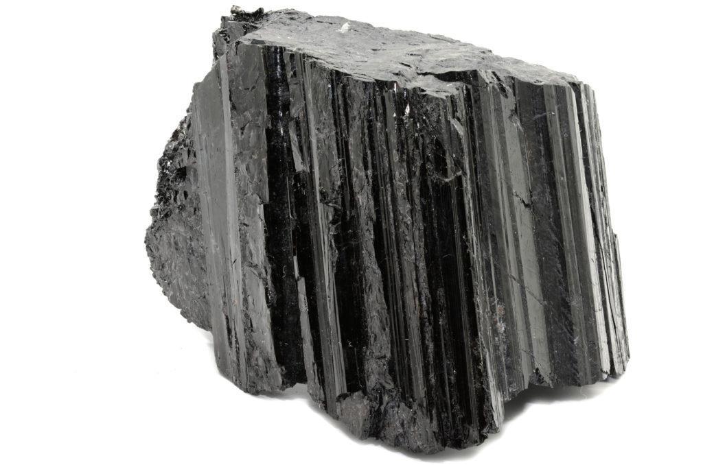 Tourmaline noire – Protection et enracinement- pierre du taureau