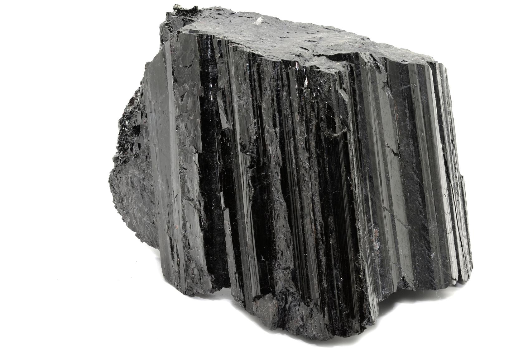 Tourmaline noire – Protection et enracinement- pierre du taureau
