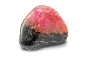 Rhodonite : signification, bienfaits et vertus