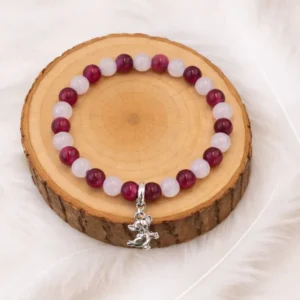 Bracelet enfant en quartz rose et œil de tigre rouge avec pendentif argent en forme de chien