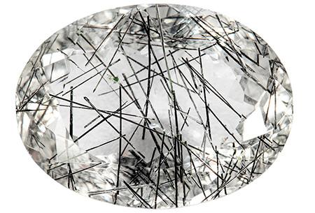 Le quartz tourmaline agit comme une pierre d’ancrage et de protection. En repoussant les énergies négatives, il harmonise les émotions et renforce la stabilité mentale.
