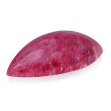 La thulite, une pierre aux propriétés uniques, apporte une énergie positive tout en évacuant les énergies négatives. En l'utilisant, vous pouvez avancer dans votre vie et favoriser l'amour de soi.