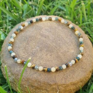 Le bracelet de cheville "bien-être" nous rappellent qu’il est important de garder les pieds sur terre en toute circonstance. Nous avons trop tendance à privilégier le haut du corps lorsque nous souhaitons nous paraître de nos plus beaux bijoux. Mais, nos pieds aussi ont le droit d’être mis en valeur. Ainsi, les bracelets de pied seront idéals. Quelle que soit la saison, dès que vous laissez apercevoir vos jambes, alors penser à les mettre en valeur en ajoutant ce bijou particulièrement tendance.