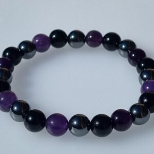 Pour ceux qui peinent à trouver le sommeil et qui cherchent des nuits paisibles, le bracelet insomnie en pierre améthyste, hématite et tourmaline est votre allié idéal.