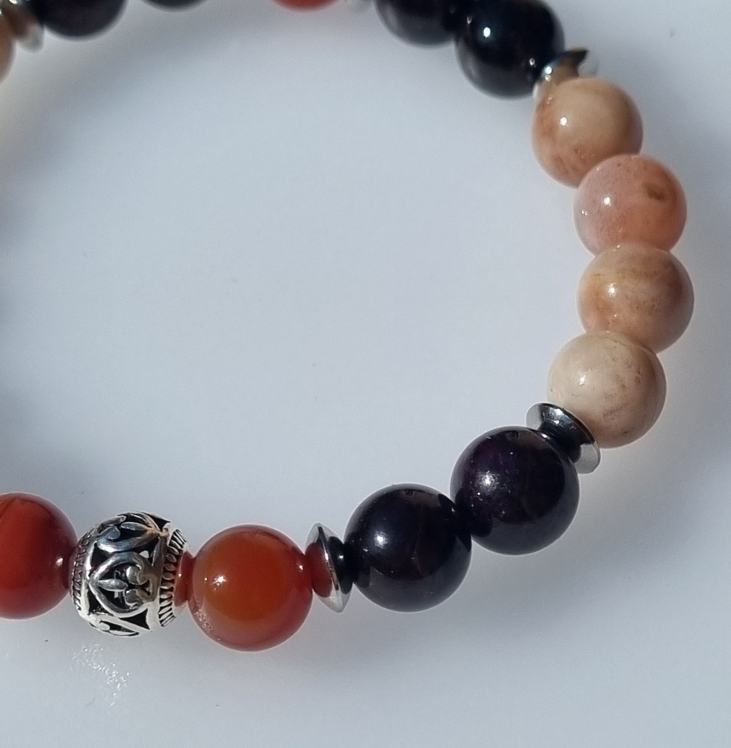 Bracelet énergisant en pierre de soleil, cornaline et grenat – Image 3