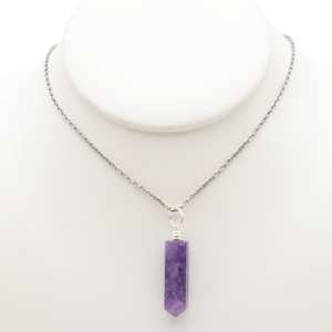 Pendentif améthyste pointe en pierre naturelle sur chaîne argentée