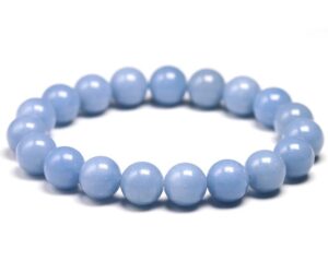 Découvrez le « Bracelet Angélite », un bijou unique qui allie élégance et bienfaits spirituels. En effet, ce bracelet est fabriqué à partir de pierres d'angélite, connues pour leurs propriétés apaisantes et leur capacité à favoriser la communication. Grâce à son design raffiné, il s'adapte à toutes les occasions tout en apportant une touche de sérénité à votre quotidien. Optez pour le bracelet angélite et laissez-vous séduire par ses vertus bénéfiques.