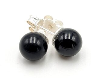 Découvrez nos élégantes puces d’oreilles Onyx / argent 925, qui allient sophistication et modernité. Ces bijoux uniques, grâce à leur design raffiné, ajoutent une touche de charme à toutes vos tenues. De plus, leur qualité en argent 925 garantit une durabilité exceptionnelle. N'attendez plus pour sublimer votre style avec ces magnifiques puces d’oreilles !
