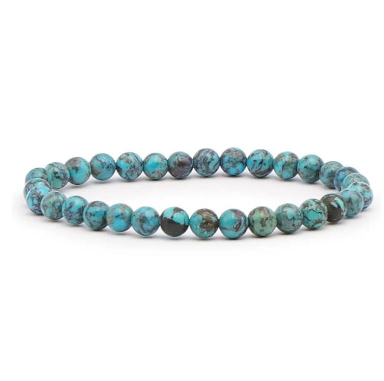 Appréciez l’élégance unique de ce bracelet en turquoise d'Afrique, une pierre naturelle aux teintes vibrantes de bleu et de vert, enrichies de nuances terreuses. La turquoise d'Afrique est reconnue pour ses propriétés harmonisantes, équilibrantes et protectrices, créant ainsi une connexion profonde avec la terre et favorisant un état de sérénité.