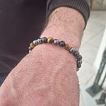Dès que je l'ai reçu, j'ai été impressionné par sa qualité et son design élégant. Les pierres sont magnifiques et semblent vraiment bien choisies pour leurs propriétés protectrices.
