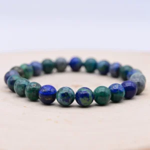 La pierre Azurite est une pierre de vision, d'intuition profonde et de clairvoyance. Elle permet de développer la créativité et les dons artistiques.