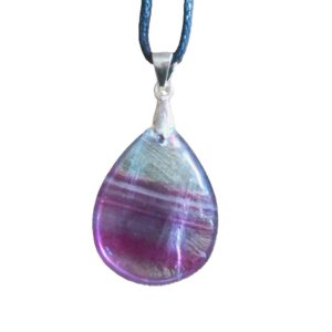 La pierre fluorite est réputée pour ses propriétés apaisantes, aidant à soulager le stress, l'anxiété et la dépression.