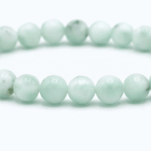 Découvrez le bracelet en garniérite, un bijou captivant qui allie beauté et bienfaits. Cette pierre, souvent reconnaissable par sa couleur verte apaisante, attire immédiatement le regard. En effet, la garniérite est réputée pour ses propriétés calmantes et équilibrantes. Par conséquent, porter ce bracelet vous permet de profiter d’une sensation de sérénité tout au long de la journée