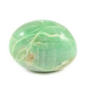 La garniérite est une pierre apaisante, souvent associée à l’équilibre émotionnel. Elle favorise la relaxation, l’introspection et l’harmonie intérieure, tout en inspirant la confiance.