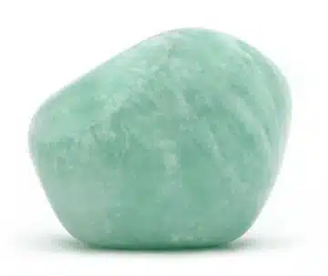 amazonite pierre pour le deuil et libération émotionnelle. L’Amazonite procure un sentiment de bonheur car elle va bloquer toutes émotions négatives comme le stress, la peur…