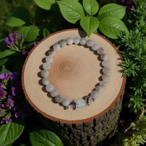 Adoptez le bracelet en Agate blanche : accessoire lumineux et intemporel, facile à assortir pour sublimer votre style au quotidien.