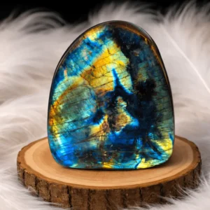 pierres naturelles et minéraux Bloc en labradorite naturelle poli, minéral décoratif unique. Pierre sélectionnée avec soin, photos réelles du produit proposé.