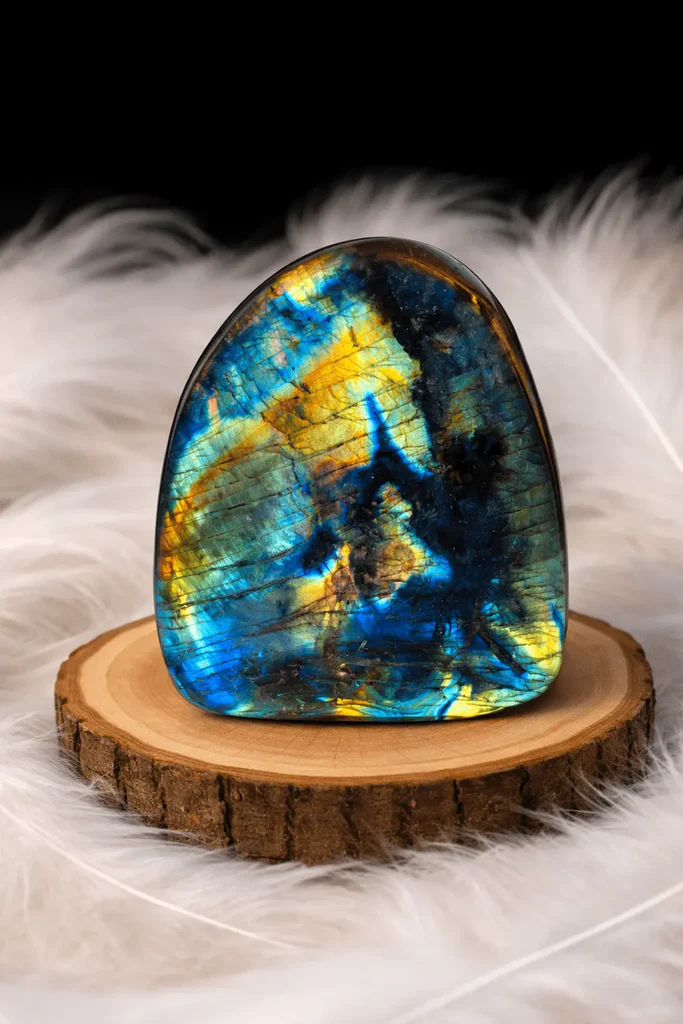 pierres naturelles et minéraux Bloc en labradorite naturelle poli, minéral décoratif unique. Pierre sélectionnée avec soin, photos réelles du produit proposé.