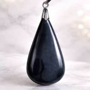 Pendentif hématite en pierre naturelle en forme de goutte avec bélière en argent
