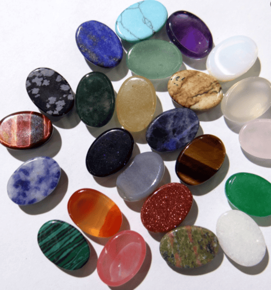 pierres naturelles et pierres synthétiques comparaison