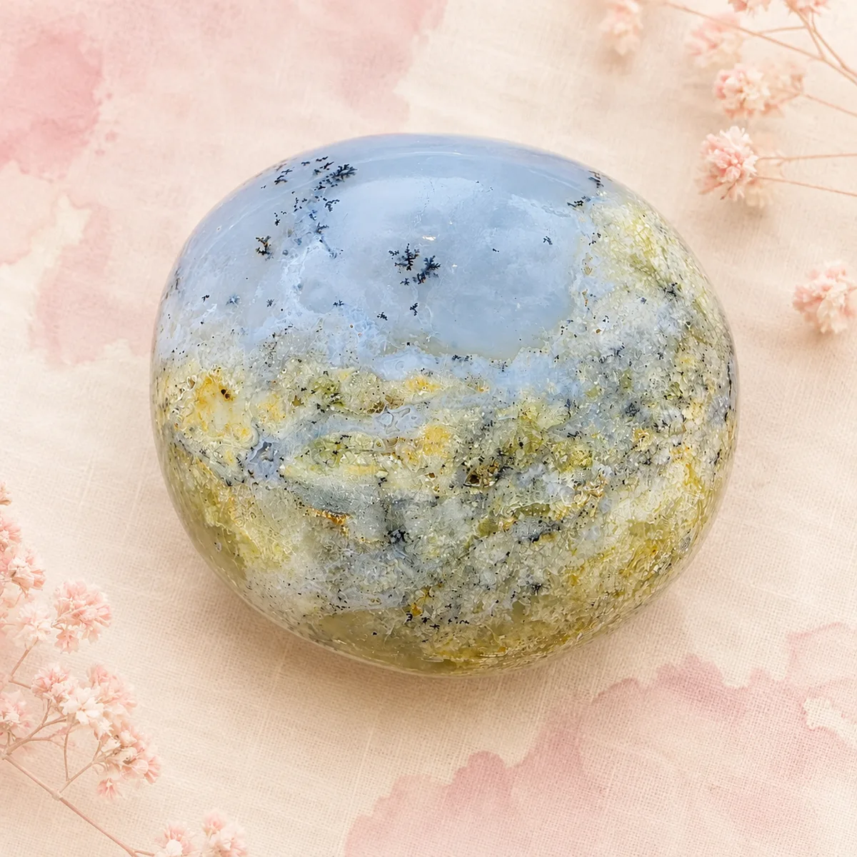 Opale dendritique naturelle numéro 10 vue du dessus bleu gris et jaune