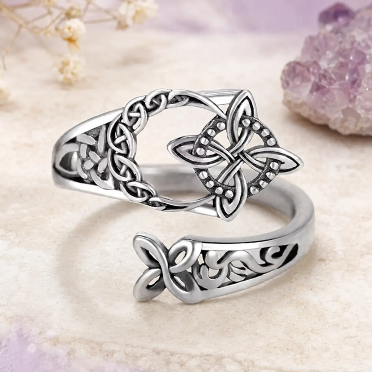 Bague ajustable Nœud de Sorcière couleur argent aux motifs entrelacés