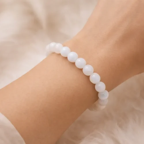 Bracelet pierre de lune blanche 8 mm porté au poignet – qualité AA